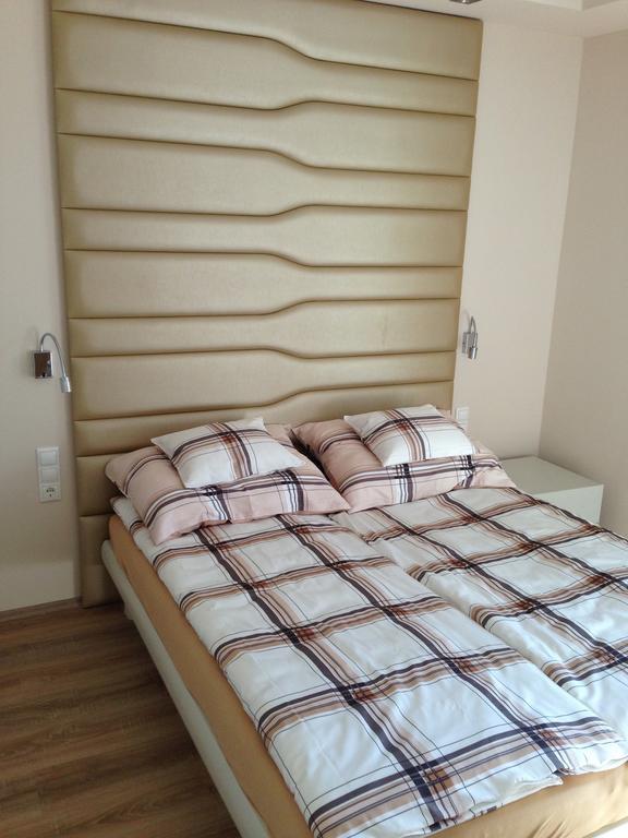 Villa Park Apartman Balatonfured Phòng bức ảnh